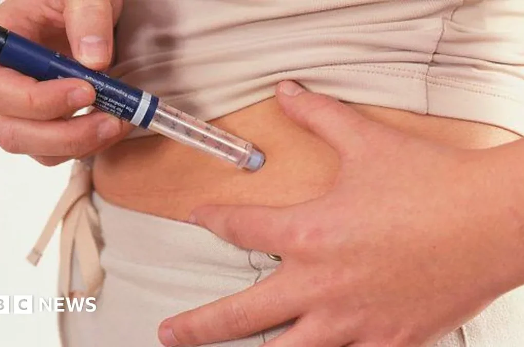 A diabetes injection pen used to illustrate a once-weekly insulin treatment